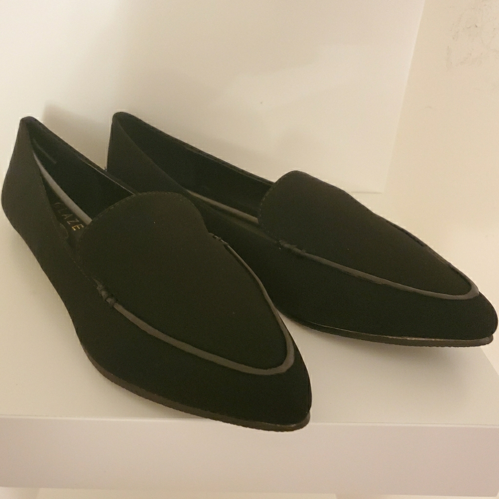 Sleek Black Flat